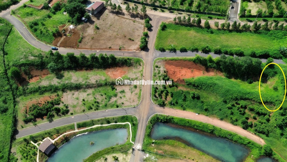 BÁN LÔ ĐẤT NỀN KHU NGHỈ DƯỠNG P2 BẢO LỘC, CÁCH NGÃ 5 ĐAMBRI  6 PHÚT ĐI XE